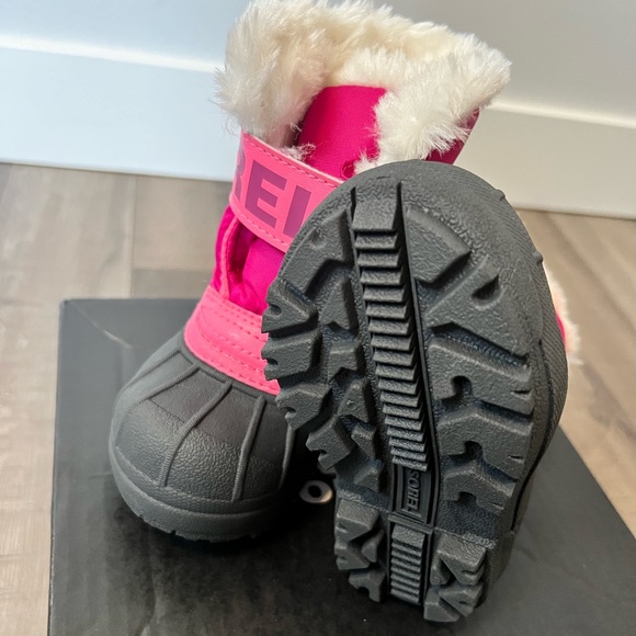 Sorel Winter Boots  toddler size 6 - Picture 2 of 4
